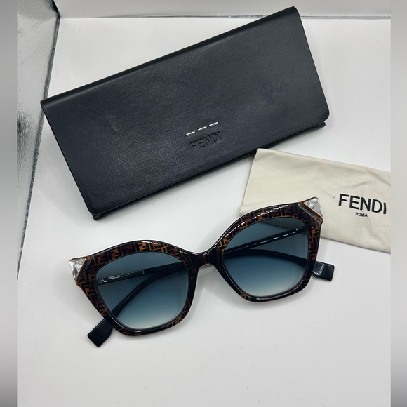 Fendi Cat-eye Women\'s Tortoise Shell Sunglasses